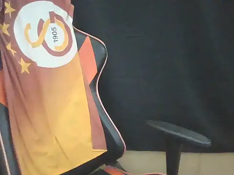 Snapshot of adele-33 chatting on 11-06-25, 12:58 adele-33 online show from 11-06-25, 12:58