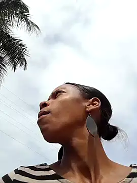 Snapshot of adele-33 chatting on 09-26-25, 02:35 adele-33 online show from 09-26-25, 02:35