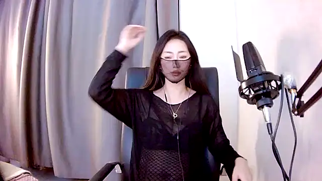 Fang-Xiaojie online show from 12-20-24, 10:49