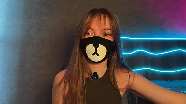 Snapshot of Your_Little_Bear chatting on 05-17-26, 02:33 Your Little Bear online show from 05-17-26, 02:33