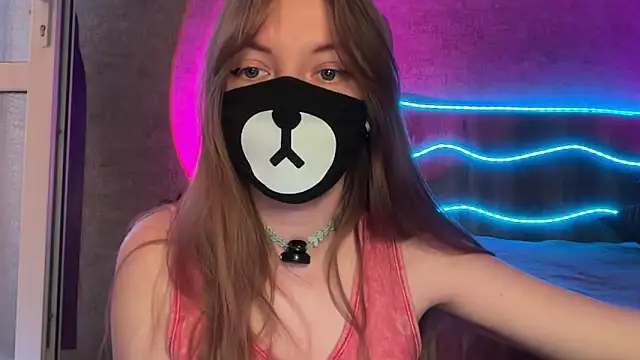 Snapshot of Your_Little_Bear chatting on 05-18-26, 04:07 Your Little Bear online show from 05-18-26, 04:07