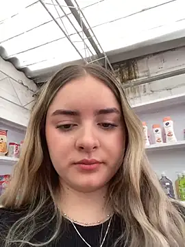 imlindapink online show from 04-15-26, 04:44