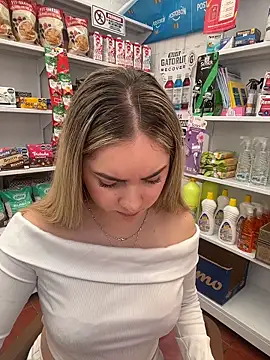 imlindapink online show from 02-04-26, 04:24