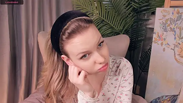 Snapshot of ElizavecaSunrise chatting on 04-20-26, 08:39 ElizavecaSunrise online show from 04-20-26, 08:39