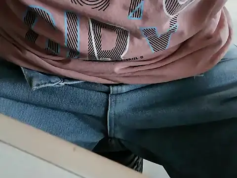 Snapshot of XiaoGuoGuo284512 chatting on 10-29-25, 03:49 XiaoGuoGuo284512 online show from 10-29-25, 03:49