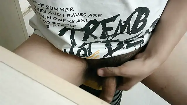 Snapshot of XiaoGuoGuo284512 chatting on 10-31-25, 10:16 XiaoGuoGuo284512 online show from 10-31-25, 10:16