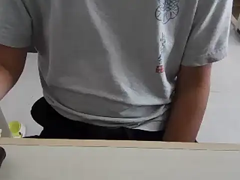 Snapshot of XiaoGuoGuo284512 chatting on 01-05-25, 06:24 XiaoGuoGuo284512 online show from 01-05-25, 06:24