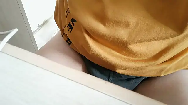 Snapshot of XiaoGuoGuo284512 chatting on 10-13-25, 06:59 XiaoGuoGuo284512 online show from 10-13-25, 06:59