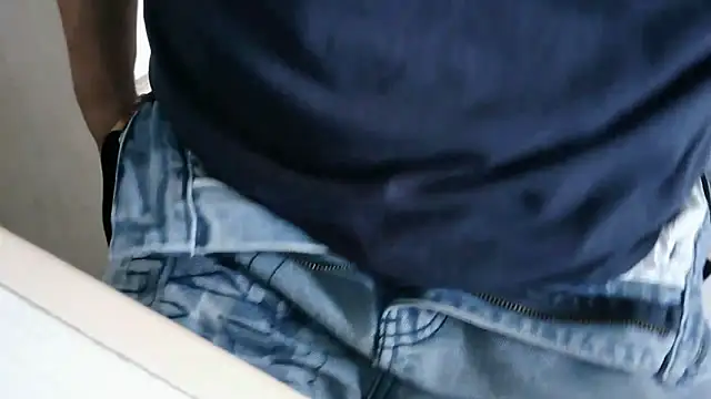 Snapshot of XiaoGuoGuo284512 chatting on 11-25-25, 05:30 XiaoGuoGuo284512 online show from 11-25-25, 05:30