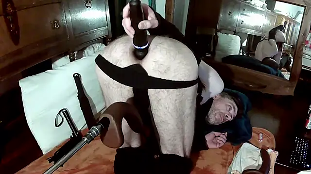 MaxJr8008 online show from 03-28-26, 08:37