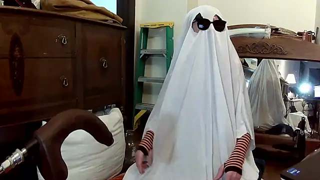 MaxJr8008 online show from 10-30-25, 06:55