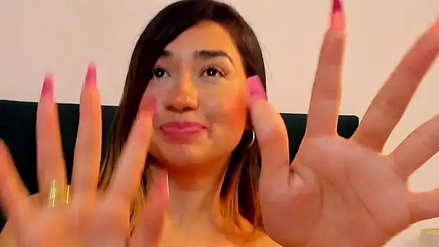 Snapshot of LisaWhite_ chatting on 03-05-25, 05:07 LisaWhite online show from 03-05-25, 05:07