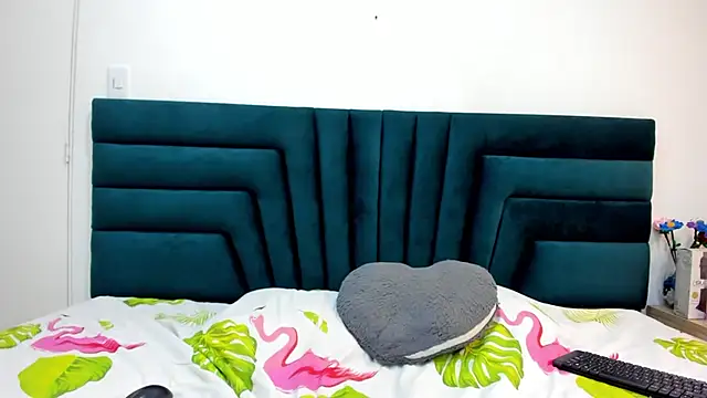 Snapshot of LisaWhite_ chatting on 03-07-25, 12:37 LisaWhite online show from 03-07-25, 12:37