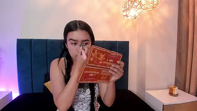 Snapshot of LaraGoldd chatting on 02-18-26, 12:52 LaraGoldd online show from 02-18-26, 12:52