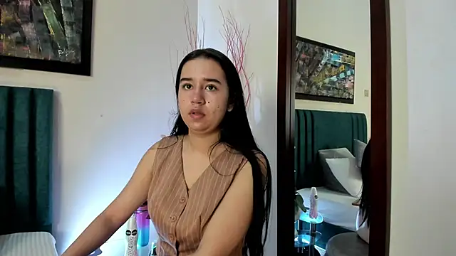 Snapshot of LaraGoldd chatting on 02-04-26, 12:49 LaraGoldd online show from 02-04-26, 12:49