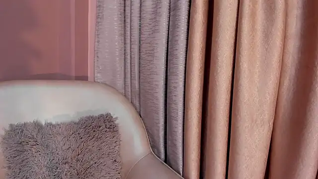 LaraGoldd online show from 11-10-25, 11:43