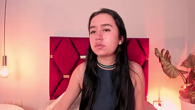 Snapshot of LaraGoldd chatting on 01-17-26, 12:37 LaraGoldd online show from 01-17-26, 12:37