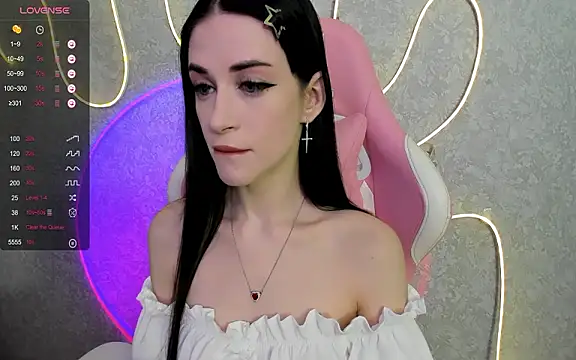 Snapshot of Molly_Crystall chatting on 04-26-26, 04:10 Molly Crystall online show from 04-26-26, 04:10