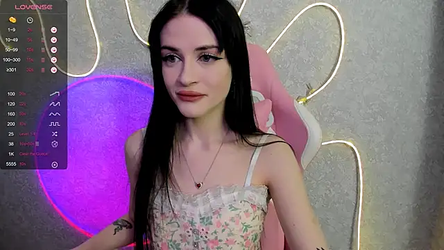 Snapshot of Molly_Crystall chatting on 05-15-26, 03:48 Molly Crystall online show from 05-15-26, 03:48