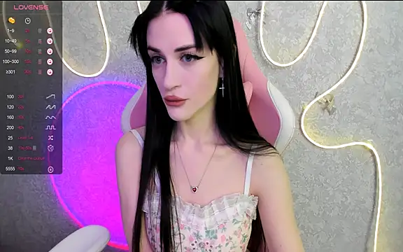 Molly Crystall online show from 04-20-26, 04:48