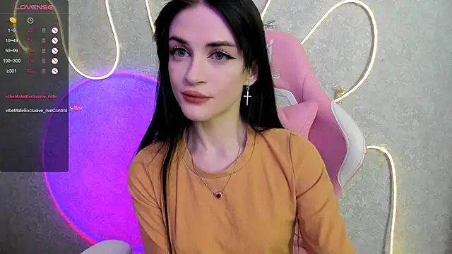 Snapshot of Molly_Crystall chatting on 05-18-26, 03:17 Molly Crystall online show from 05-18-26, 03:17