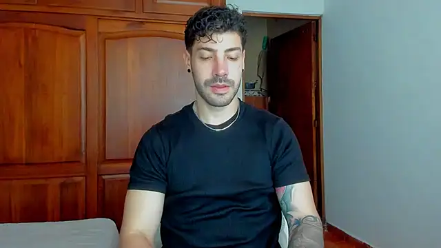 Guyinthemountain online show from 05-25-26, 01:21