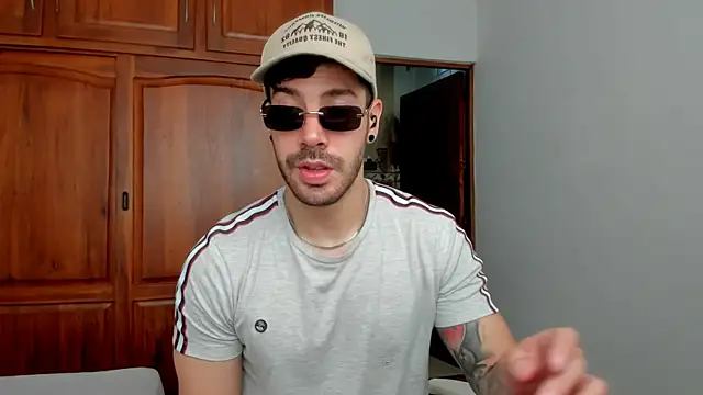 Guyinthemountain online show from 06-09-26, 02:51