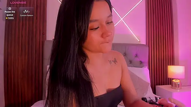 Snapshot of alisson_sanders chatting on 04-22-26, 01:18 alisson sanders online show from 04-22-26, 01:18