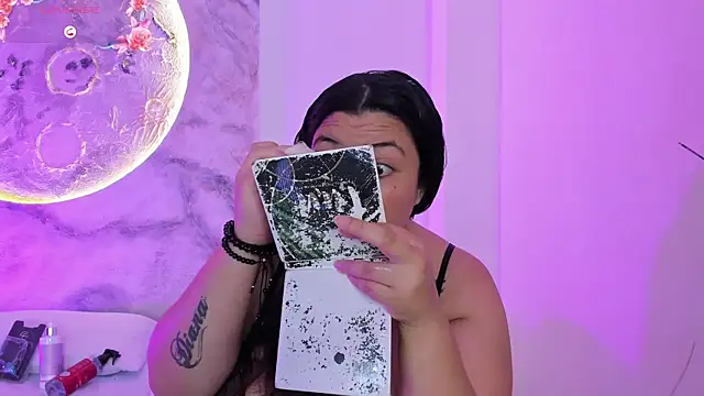 Snapshot of JulietaKane chatting on 02-13-26, 04:56 JulietaKane online show from 02-13-26, 04:56