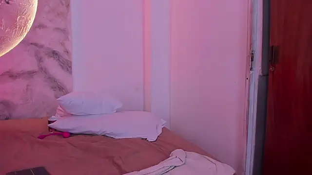 Snapshot of JulietaKane chatting on 02-15-26, 07:51 JulietaKane online show from 02-15-26, 07:51