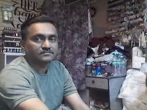 Snapshot of LOVEGURU_D chatting on 03-18-25, 05:33 LOVEGURU D online show from 03-18-25, 05:33