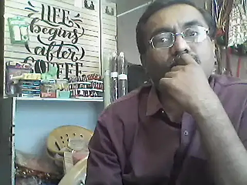 Snapshot of LOVEGURU_D chatting on 03-04-25, 08:02 LOVEGURU D online show from 03-04-25, 08:02