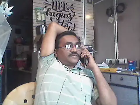 Snapshot of LOVEGURU_D chatting on 02-05-25, 11:34 LOVEGURU D online show from 02-05-25, 11:34