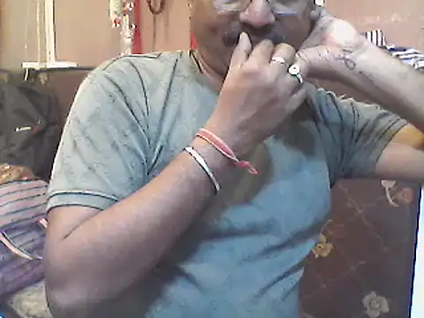 Snapshot of LOVEGURU_D chatting on 02-03-25, 04:31 LOVEGURU D online show from 02-03-25, 04:31