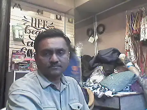 Snapshot of LOVEGURU_D chatting on 03-10-25, 05:39 LOVEGURU D online show from 03-10-25, 05:39