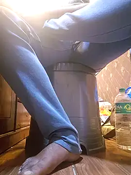 Snapshot of LOVEGURU_D chatting on 12-29-24, 04:59 LOVEGURU D online show from 12-29-24, 04:59