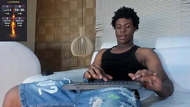 Snapshot of TOWERS21_ chatting on 01-22-25, 08:28 TOWERS21 online show from 01-22-25, 08:28