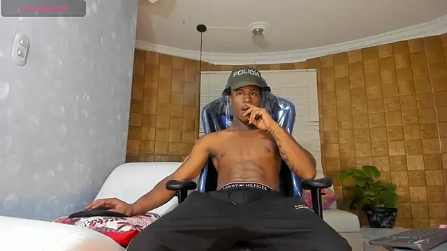 Snapshot of TOWERS21_ chatting on 01-17-25, 08:22 TOWERS21 online show from 01-17-25, 08:22