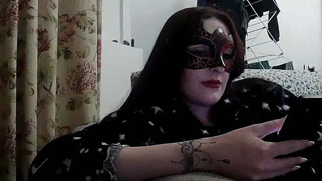 LexiSnowUK online show from 04-21-26, 08:26