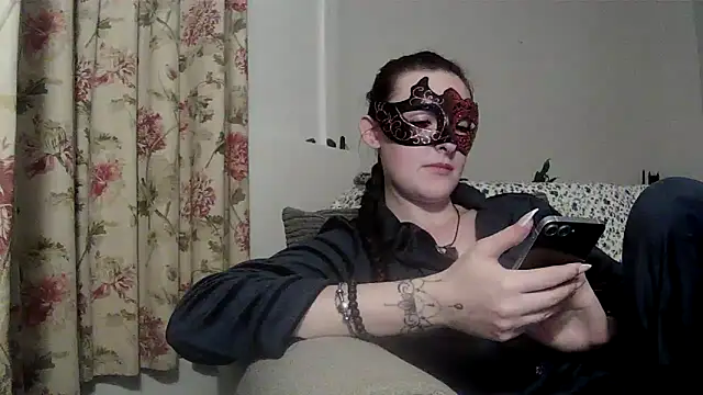 LexiSnowUK online show from 04-13-26, 07:40