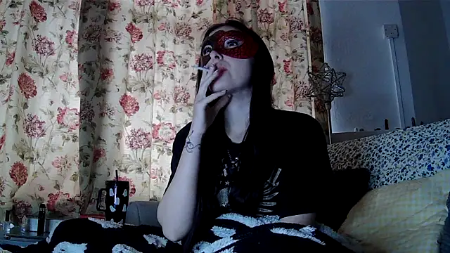 LexiSnowUK online show from 12-19-25, 10:06