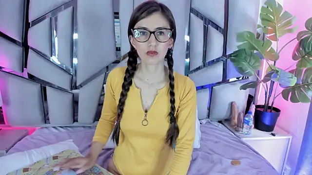  jade white  online show from 11-26-25, 01:55