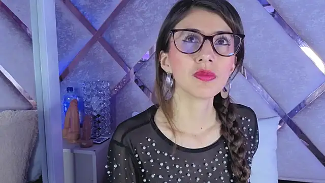  jade white  online show from 02-07-26, 01:30