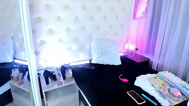  jade white  online show from 02-25-25, 12:38