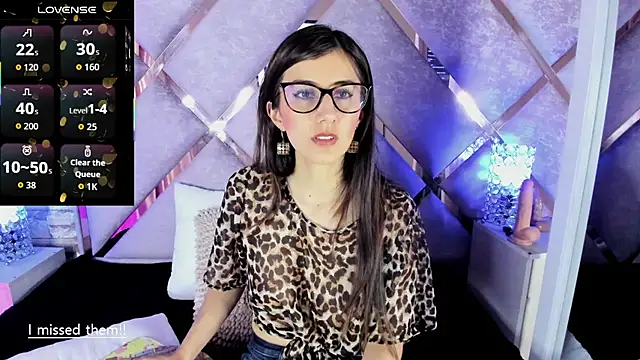  jade white  online show from 11-21-25, 01:54