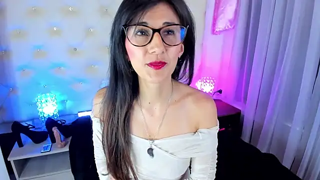  jade white  online show from 02-25-25, 03:42