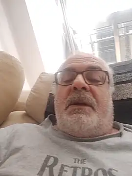 Satiro Sevilla online show from 10-28-25, 03:22