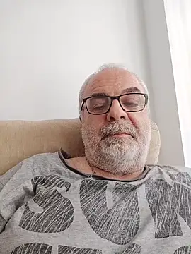 Satiro Sevilla online show from 04-06-26, 01:12