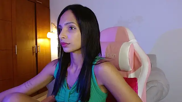 AnnitaSerna  online show from 12-15-25, 04:07