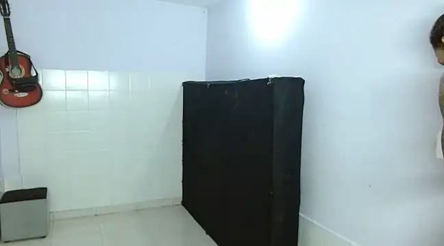 Snapshot of latino_hotxxx chatting on 12-23-24, 08:36 latino hotxxx online show from 12-23-24, 08:36